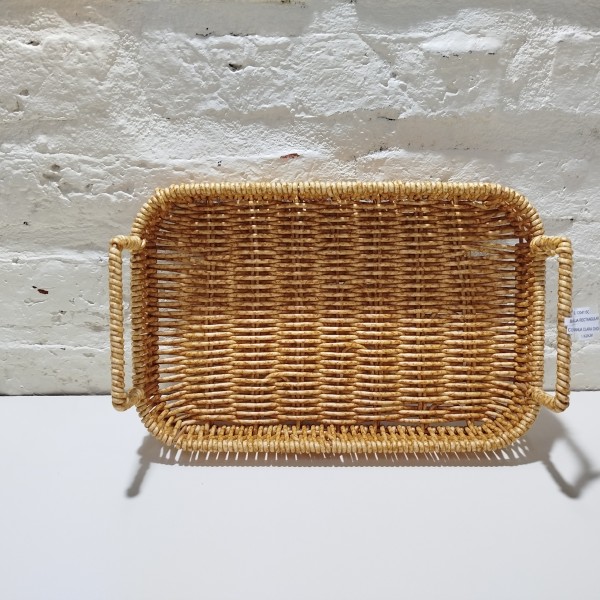 BANDEJA RECTANGULAR CON MANIJA CLARA CHICA 17X25CM