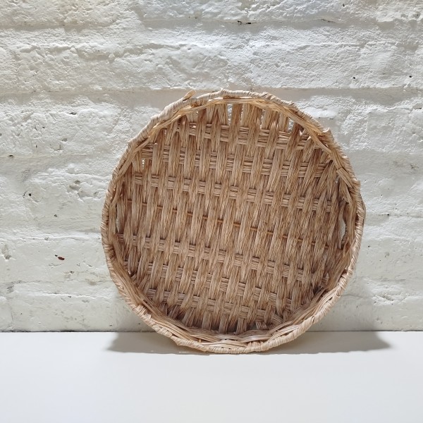 BANDEJA REDONDA TEJIDA PLASTICA BEIGE CHICA 27X5