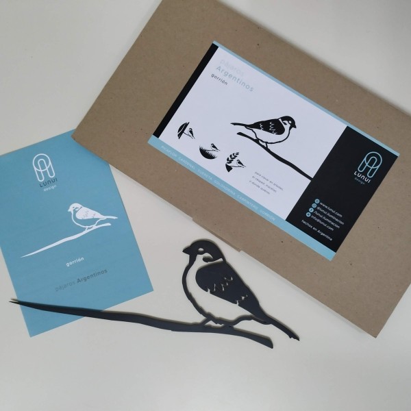 PAJARO METAL NEGRO GORRION