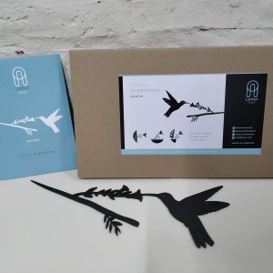 pajaro metal negro picaflor