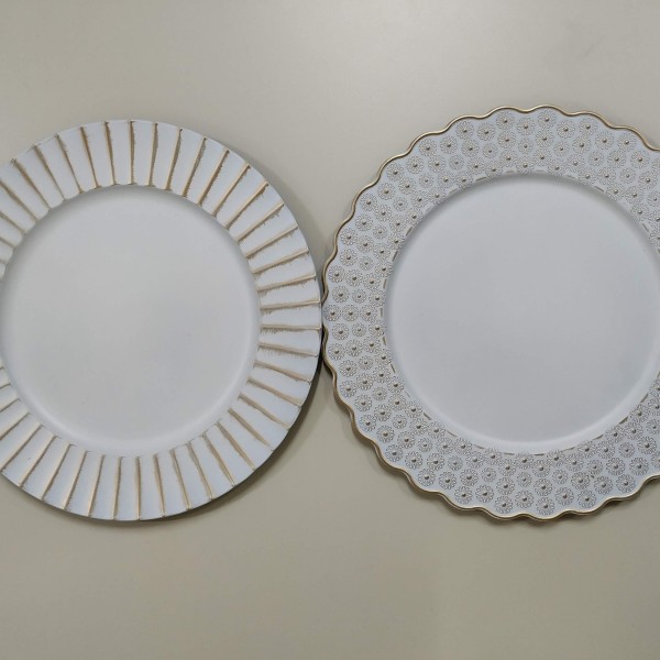 PLATO SITIO BLANCO FLORCITAS DORADAS PLASTICO