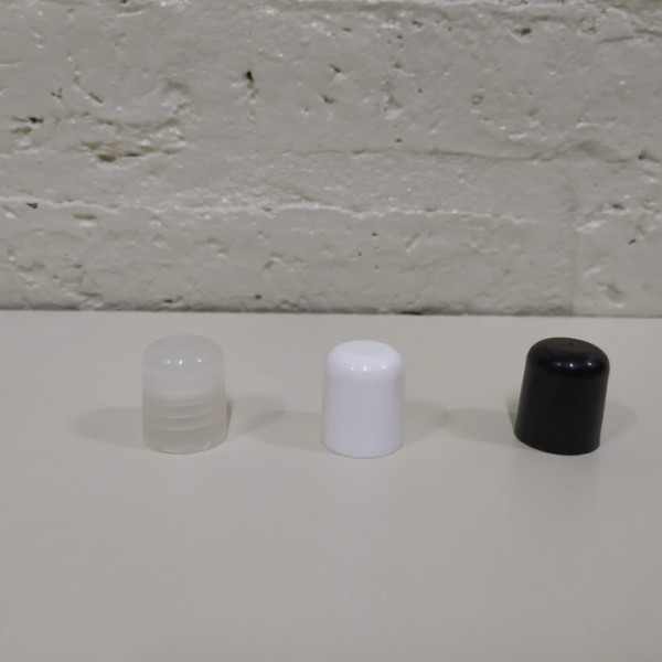 TAPA ROSCA 18 CIEGA PLASTICA BLANCA, NEGRA NATURAL