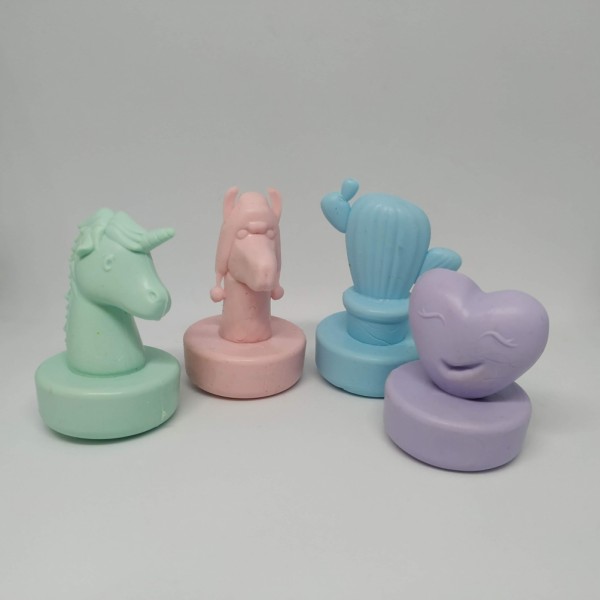 TAPON SLICONA TOMATE CON FIGURAS ARRIBA BOCA 40